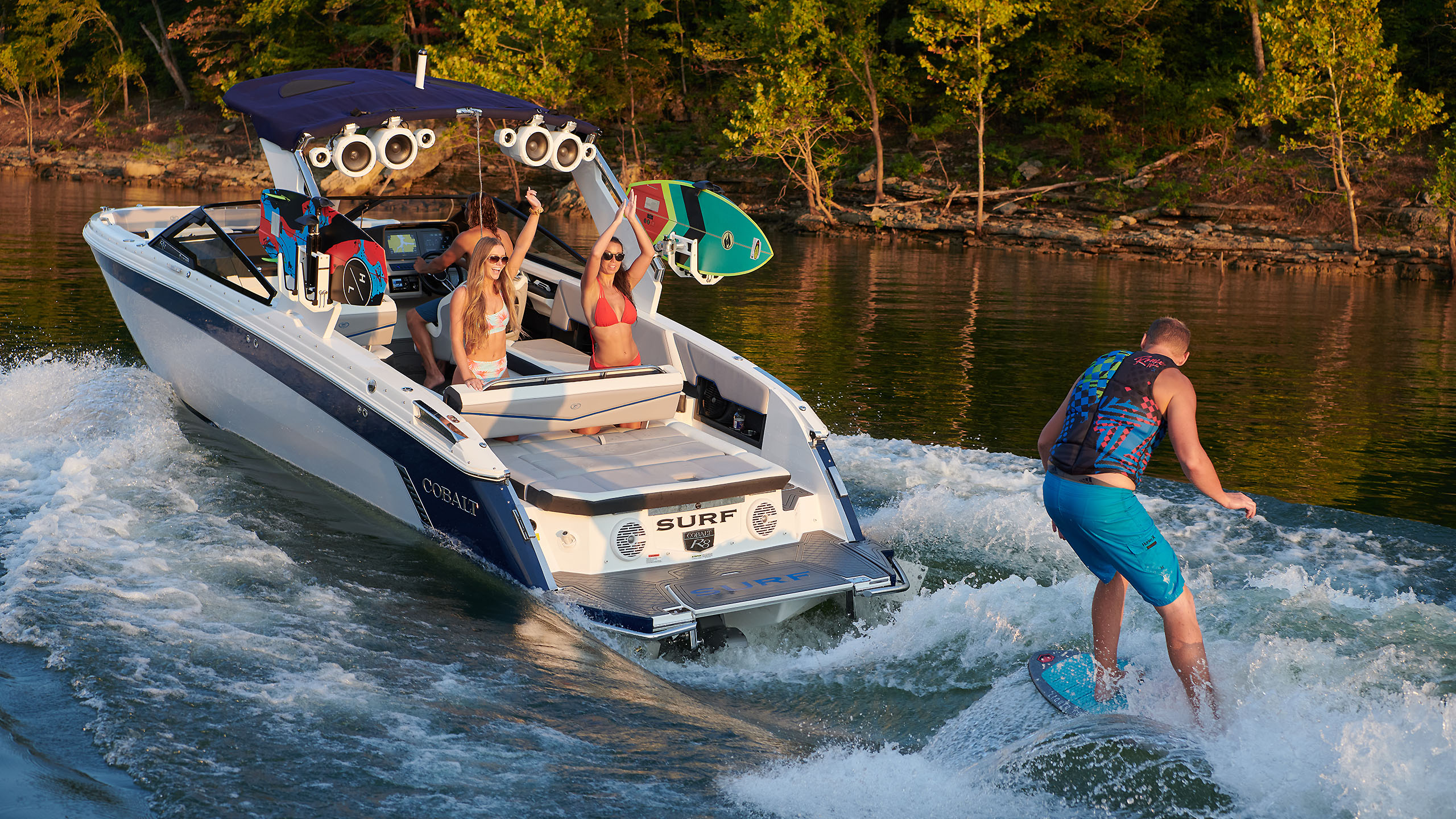 Wakeboard y surf en Lago Colbún